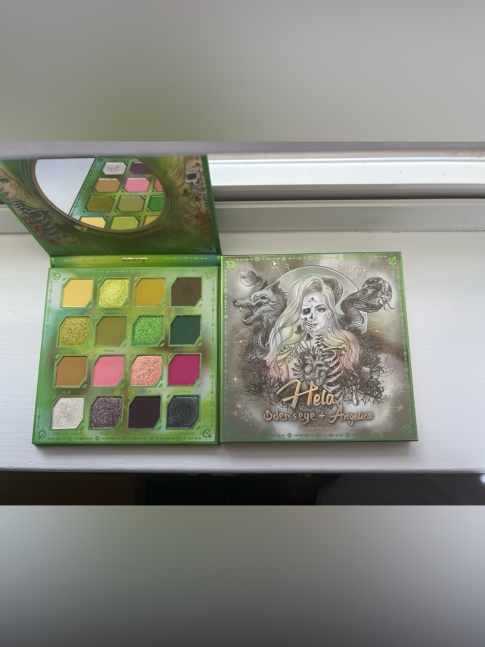 oden's eye angelica nyqvist Eyeshadow Palette – Vibrant Greens & Pink Shades - Picture 4 of 4